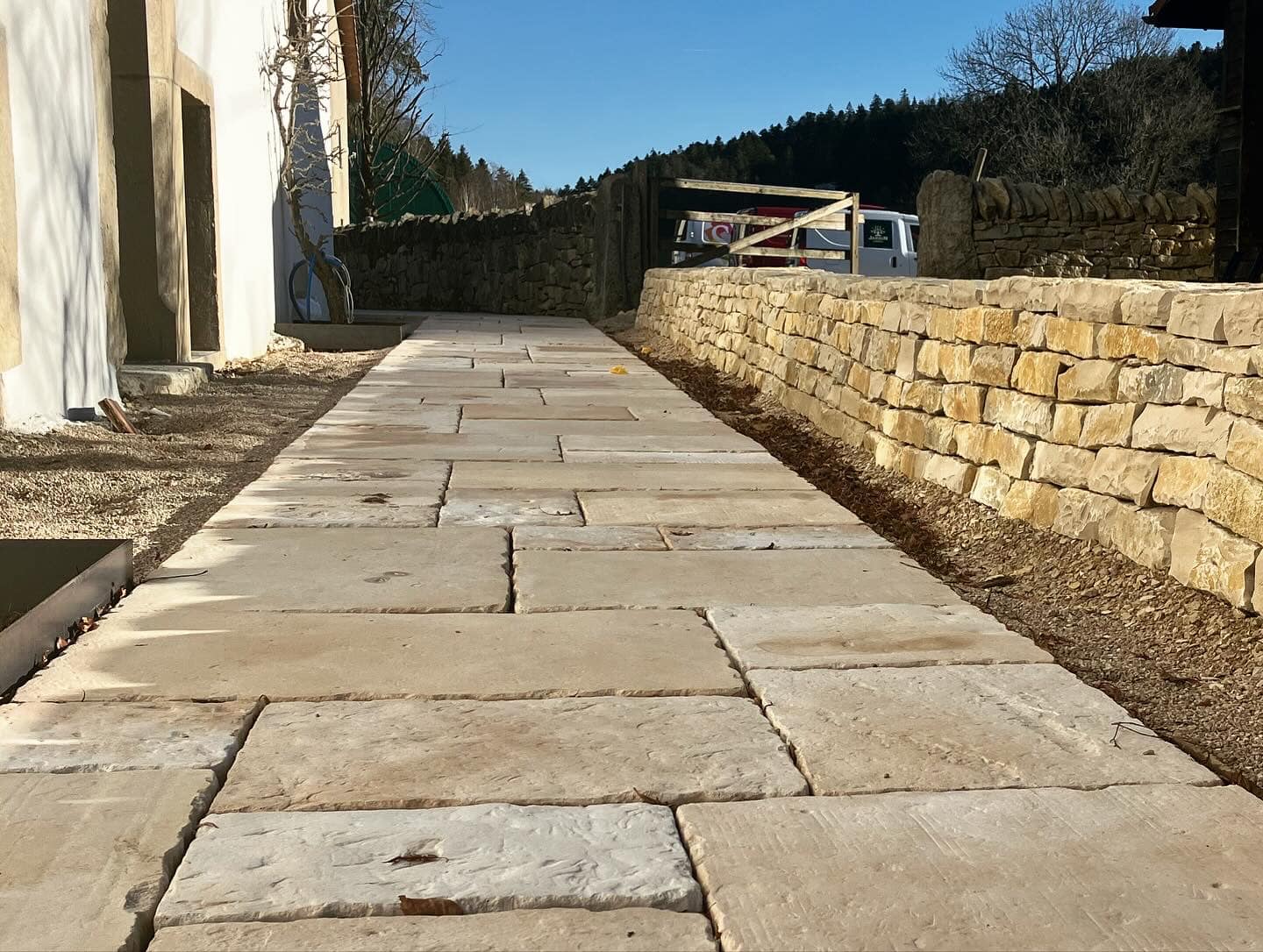 Projekt des Monats: Kalksteine und Bodenplatten - SOL AG