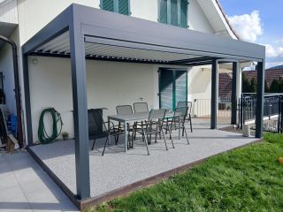 Une pergola double sur mesure pour profiter davantage de l’extérieur