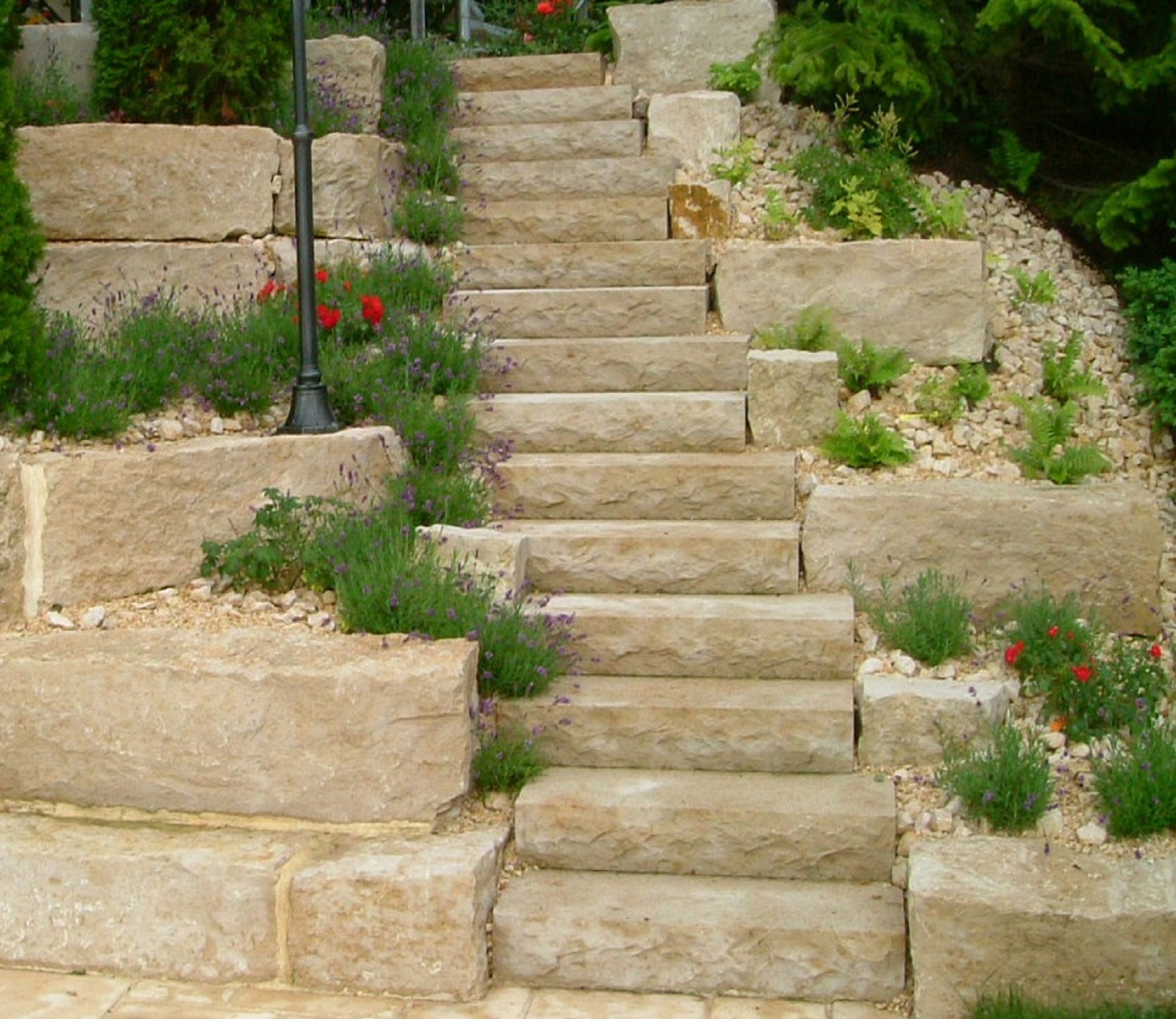 BLOCKSTUFEN KALKSTEIN GESTOCKT - SOL AG