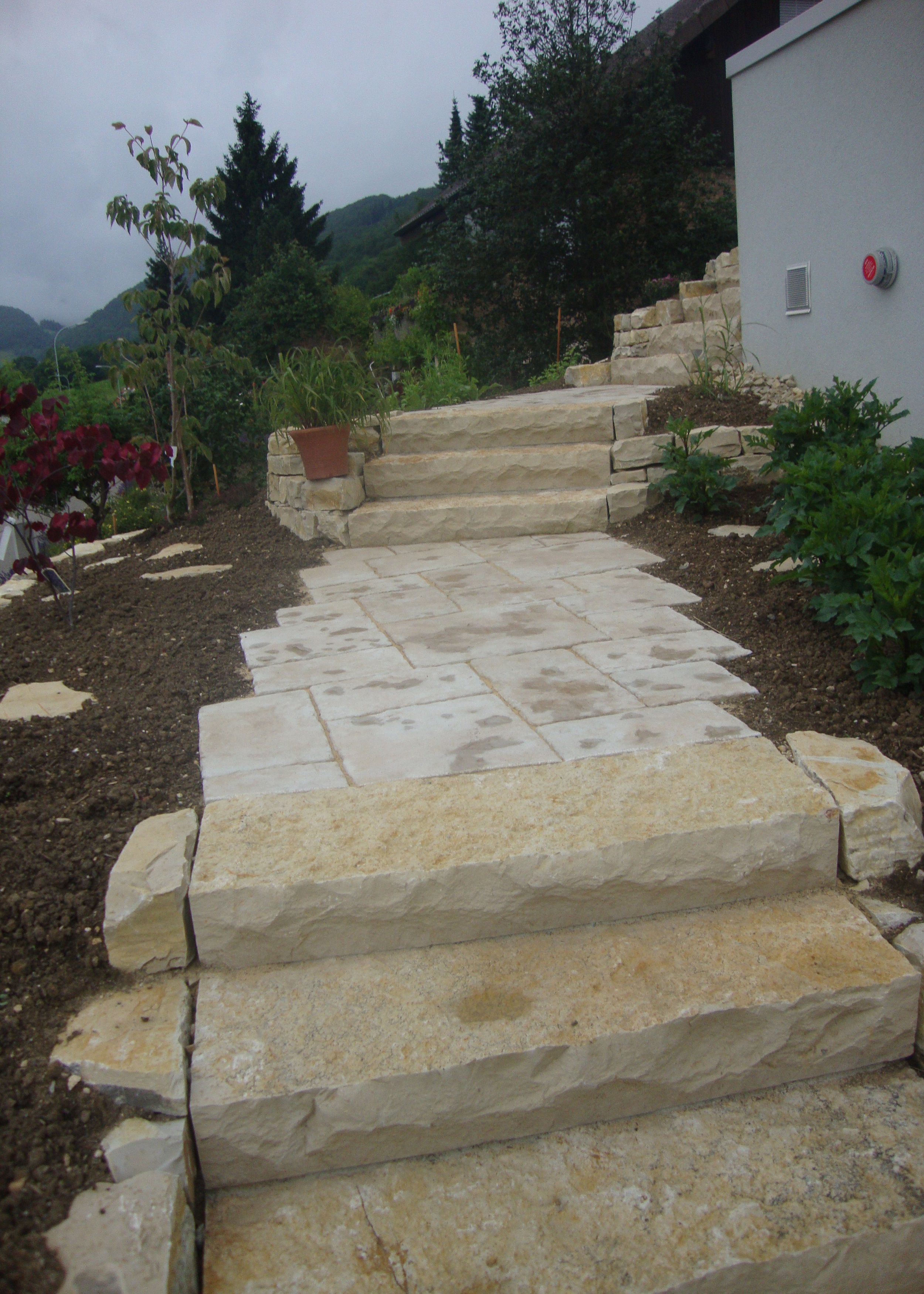 BLOCKSTUFEN KALKSTEIN ROH GESPALTEN - SOL AG